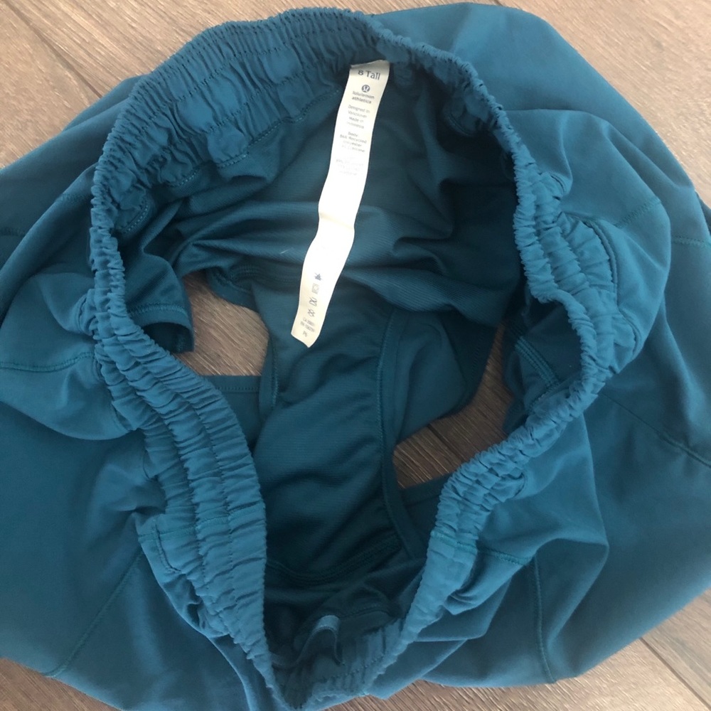 π Lululemon NILE BLUE Hotty hot short Sz. 6 2.5β - Picture 12 of 12